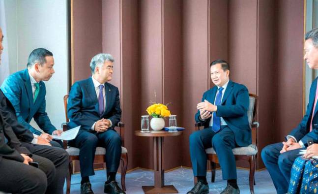 정원주 대우건설 회장과 훈 마넷 캄보디아 총리의 면담. 사진=대우건설