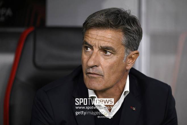 ▲ '스포티비뉴스'가 축구계 복수 관계자들에게 파악한 바에 따르면, 미첼 감독이 한국 대표팀에 큰 관심을 보였다. 스페인 출신 지도자로 유럽 다수 구단 감독직을 경험했던 그는 2022 카타르 월드컵이 끝난 뒤 파울로 벤투 감독 후임 선임 과정에서 후보군 중 상위권에 있었던 인물로 알려져 있다.&nbsp;올림피아코스 시절엔 황인범과 인연이 있다. 미첼 감독은 2022년 9월 올림피아코스에 부임한 뒤 황인범 재능을 알아봤고 주전 미드필더로 기용했다
