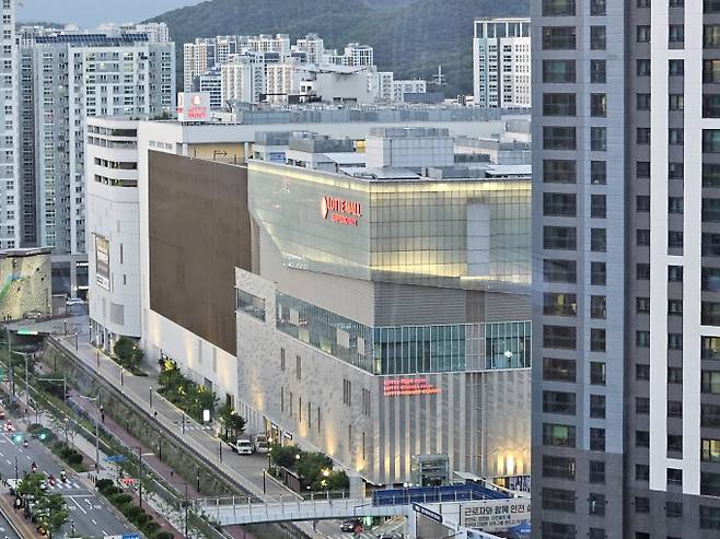 롯데마트와 슈퍼는 지난 15일부터 오는 22일까지 8일간 먹거리 최저가 행사 '극락딜'을 진행한다. 대형마트 휴무일? 이마트·롯데마트·홈플러스‧코스트코 등 마트 휴일, 쉬는날 ©bnt뉴스