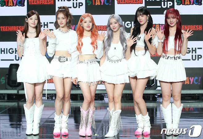 그룹 스테이씨(STAYC)의 세은(왼쪽부터)과 재이, 시은, 수민, 윤,아이사 ⓒ News1