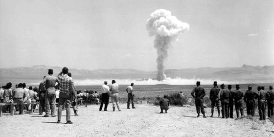 1950년대 미국 네바다주에서 있었던 핵실험. [사진 미 국립문서기록관리청]