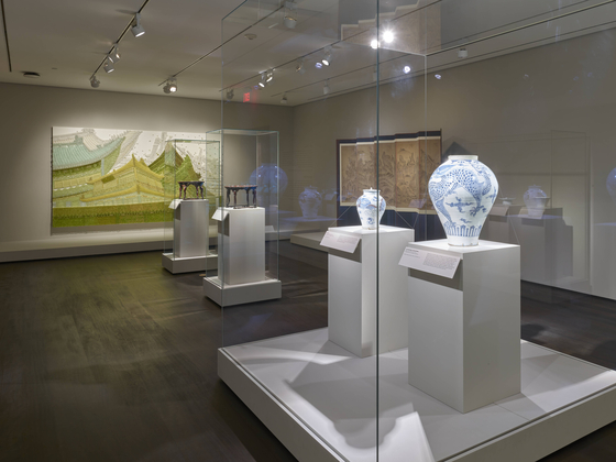 Installation view of the Arts of Korea Gallery at the Museum of Fine Arts, Houston [NATIONAL MUSEUM OF KOREA]