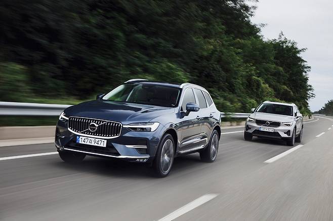 볼보 XC60, XC40 주행 장면