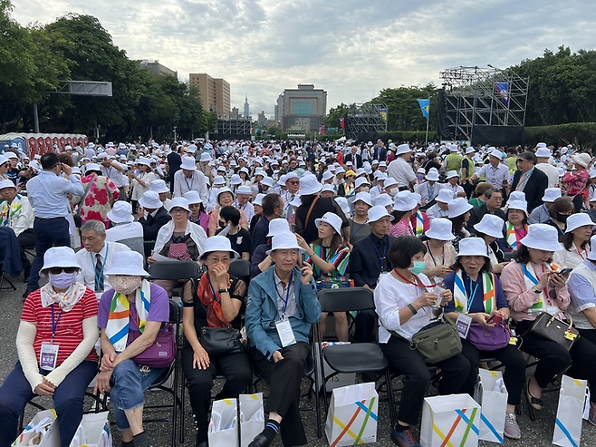 취임식 준비가 한창인 광장