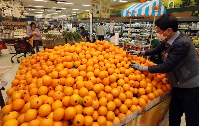 이마트 한 매장의 오렌지 판매대 모습. [이마트 제공]