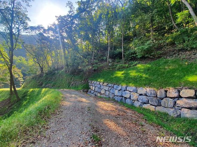 [진천=뉴시스] 충북 진천군 산불 진화 임도 (사진=진천군 제공) photo.newsis.com *재판매 및 DB 금지