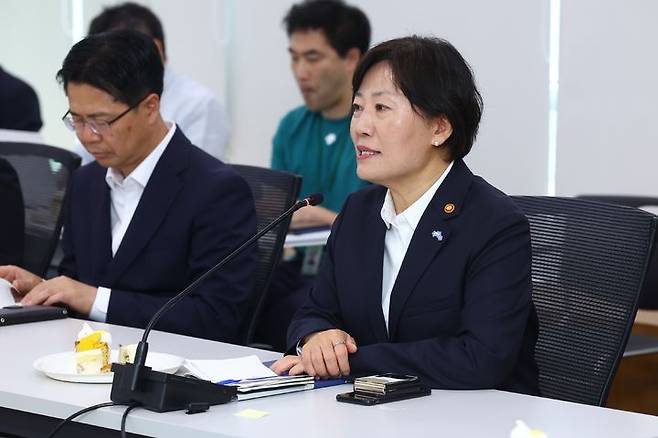 [세종=뉴시스]송미령 농림축산식품부 장관이 20일 정부세종청사에서 열린 기자단 차담회에서 발언하고 있다. (사진=농식품부 제공) *재판매 및 DB 금지