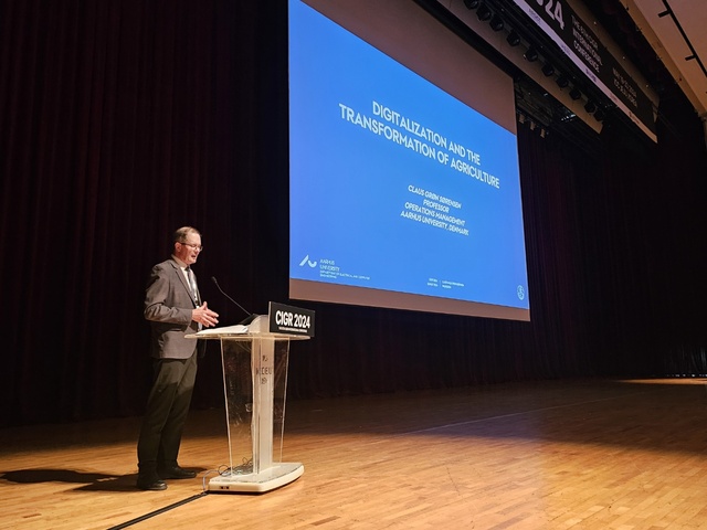 클라우스 소렌슨 덴마크 오르후스대학교 교수가 20일 제주 서귀포서 열린 ‘CIGR 2024’에서 기조연설을 하고 있다.