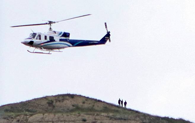 에브라힘 라이시 이란 대통령을 태운 헬기가 추락 전 19일(현지 시각) 이란-아제르바이잔 국경지대를 비행 중인 모습. ⓒ로이터=연합뉴스