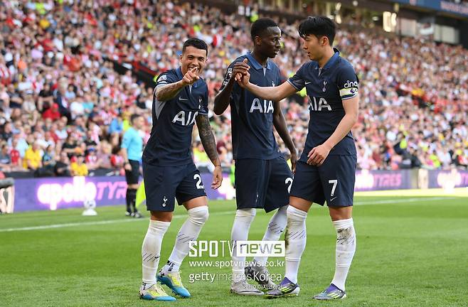 ▲ 손흥민은 2023-24시즌 프리미어리그 38라운드(최종전)에서 셰필드 유나이티드전에서 활약했고 1도움을 적립했다. 이날 1도움을 적립하면서 통산 3번째 '10골-10도움'을 달성했다. 아시아 최초는 물론이고 프리미어리그 출범 이후 6번째 기록이다. 이것은 프리미어리그 전설들과 어깨를 나란히 하게 됐다. 웨인 루니, 모하메드 살라(이상 5회), 에릭 칸토나, 프랭크 램파드(이상 4회), 디디에 드로그바(3회)만 세 번 이상 10골-10도움을 기록한 선수였는데 손흥민도 이 반열에 오르게 됐다