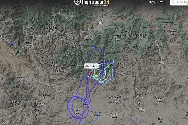 이란 산맥 수색하는 아킨치 항로 [플라이트 레이더24 화면 발췌. 재판매 및 DB 금지]