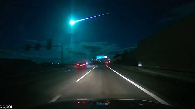 영상 촬영 중 화구를 촬영한 사람들. (사진=엑스 캡처)