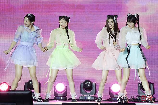'코리아 온 스테이지' 무대에 오른 그룹 뉴진스. ⓒ이혜영 기자 lhy@hankooki.com