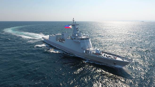 HD현대중공업이 2020년 필리핀 해군에 인도한 호위함인 '호세리잘함'의 운항 모습. /HD현대중공업 제공