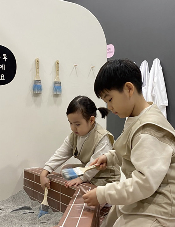 서울백제어린이박물관에서 역사 체험에 참가하고 있는 어린이들. 서울시 제공