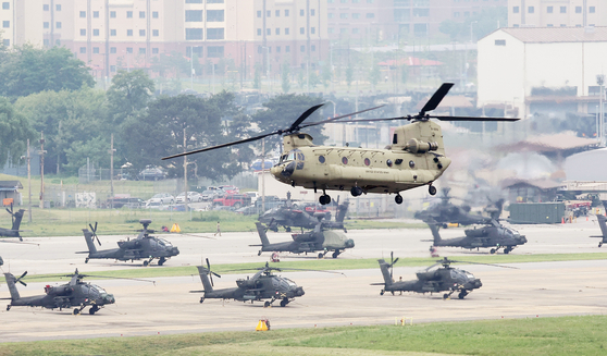A CH-47 Chinook helicopter moves at Camp Humphreys in Pyeongtaek, Gyeonggi, the largest U.S. Army base in the world, on Tuesday as the second round of negotiations for the 12th Special Measures Agreement (SMA) to determine South Korea's share of the costs for stationing U.S. Forces Korea (USFK) after 2026 took place. [YONHAP]