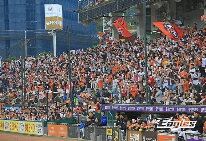 올 시즌 23번의 홈 경기 중 21번 매진을 이룬 대전 한화생명 이글스 파크 모습. 한화