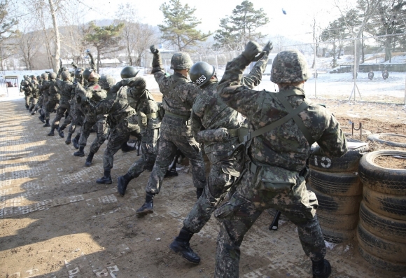 모의 수류탄 투척 훈련 모습. 사진은 해당 사건과는 관련 없음. 연합뉴스