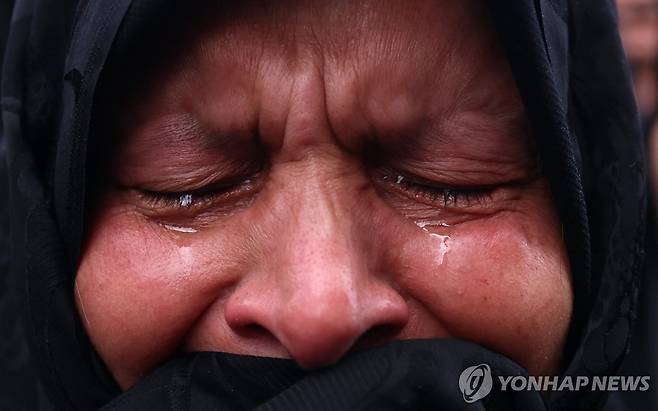 발리아스르 광장에서 라이시 대통령 사망에 슬퍼하는 테헤란 시민 [AFP=연합뉴스 자료사진. 재판매 및 DB 금지]