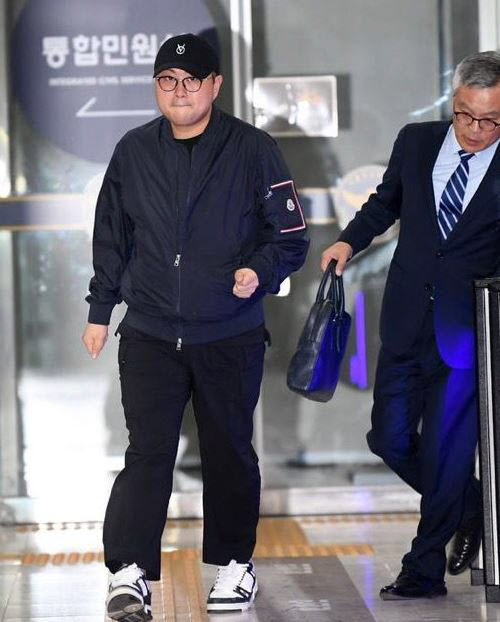 음주운전 뺑소니 혐의를 받는 가수 김호중이 21일 오후 강남경찰서에서 경찰 조사를 받았다. (사진=뉴시스)