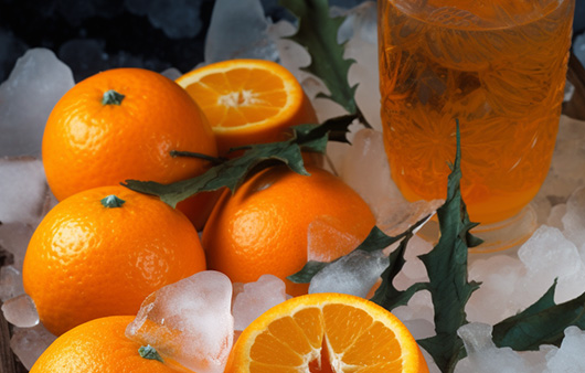 요로 결석 예방에는 오렌지처럼 구연산이 많이 함유된 과일이 도움 된다｜출처: 미드저니