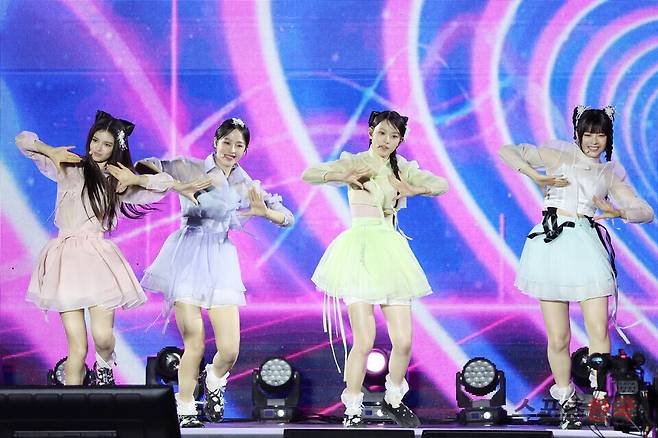 '코리아 온 스테이지' 무대에 오른 그룹 뉴진스. ⓒ이혜영 기자 lhy@hankooki.com