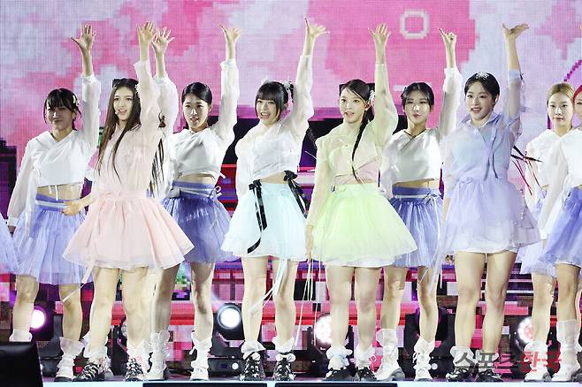 '코리아 온 스테이지' 무대에 오른 그룹 뉴진스. ⓒ이혜영 기자 lhy@hankooki.com