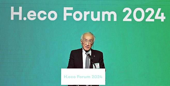 Nobuo Tanaka, former executive director of the International Energy Agency, delivers a keynote speech during the H.eco Forum held under the theme “The Transition: Blue, Clean, and Green” at Some Sevit, Seoul, on Wednesday. (Lee Sang-sub/The Korea Herald)