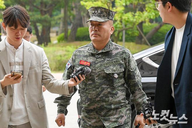 김계환 해병대 사령관이 21일 경기 과천시 정부과천청사 고위공직자범죄수사처에 채상병 사건 수사 관련 조사를 받기 위해 출석하고 있다. 과천=박종민 기자