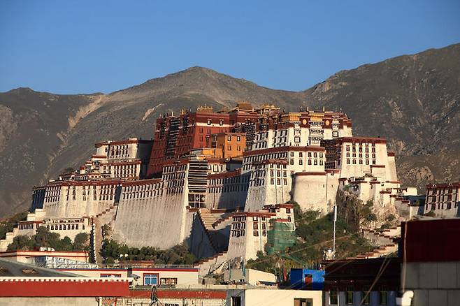 시짱자치구의 라싸에 있는 달라이 라마의 거처 포탈라궁(布達拉宮)