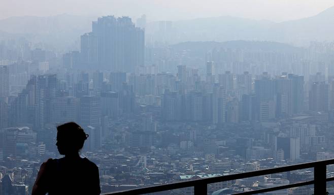 지난 21일 서울 중구 남산에서 바라본 서울시내 아파트 전경. 뉴시스