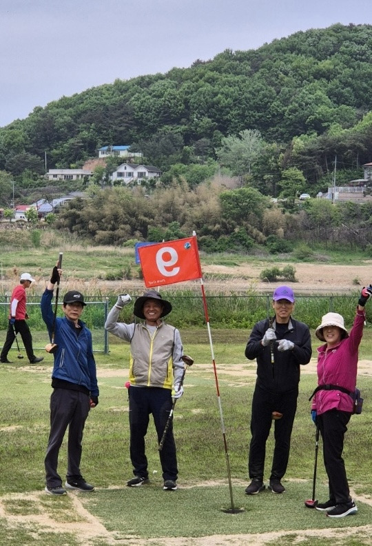 충남 공주시 곰나루파크골프장으로 원정 경기를 나온 마루클럽 회원들. 마루클럽 제공