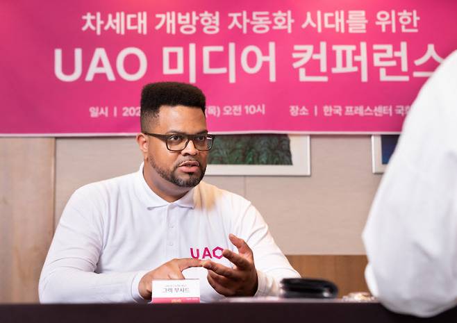 그렉 부샤드 유니버셜오토메이션협회(UAO) 최고마케팅책임자(CMO)가 23일 서울 중구 한국프레스센터에서 이데일리와 인터뷰를 진행하고 있다.(사진=유니버셜오토메이션협회)