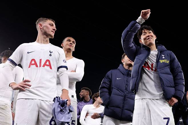 2023~2024시즌을 마무리한 손흥민. 손흥민은 토트넘과 뉴캐슬의 포스트시즌 친선경기에서 선발로 출전해 61분을 소화했다. 토트넘과 뉴캐슬은 정규 시간 안에 승부를 가리지 못해 승부차기를 진행했다. 토트넘은 승부차기에서 패배했다. 손흥민은 토트넘에서 가장 위협적인 플레이로 좋은 평가를 받았다. <저작권자(c) 연합뉴스, 무단 전재-재배포, AI 학습 및 활용 금지>