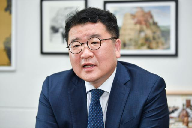 최종건 전 외교부 차관이 20일 서울 서대문구 연세대학교 사회과학대학 연구실에서 본보 기자와 인터뷰를 하고 있다. 신용주 인턴기자