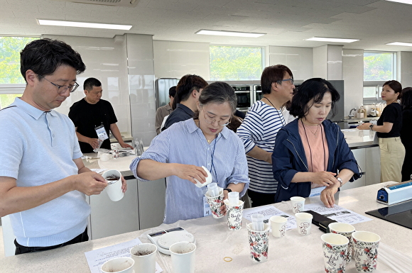 민원담당 공무원들을 대상으로 한 힐링교육 프로그램  [사진=순창군 ]