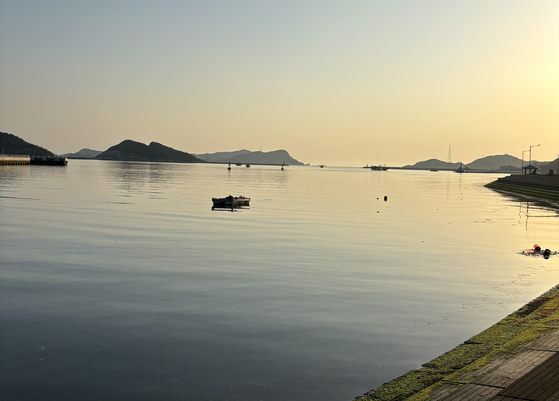 The morning calm at the Heuksan Island [LEE JIAN]