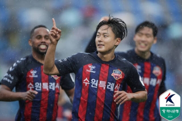 후반에만 교체 투입돼 6골, 2도움을 기록한 수원FC의 ‘키맨’ 이승우(가운데). 한국프로축구연맹 제공