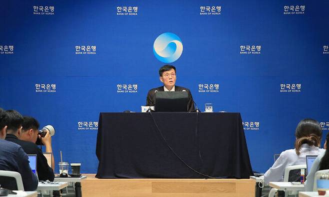 이창용 한국은행 총재가 23일 서울 중구 한국은행에서 열린 통화정책방향 기자간담회에서 발언하고 있다. 한국은행 제공