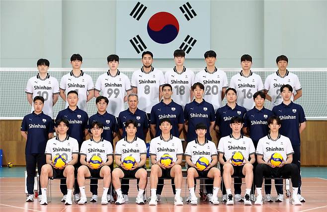 한국 남자배구 대표팀의 단체사진. 대한배구협회 제공