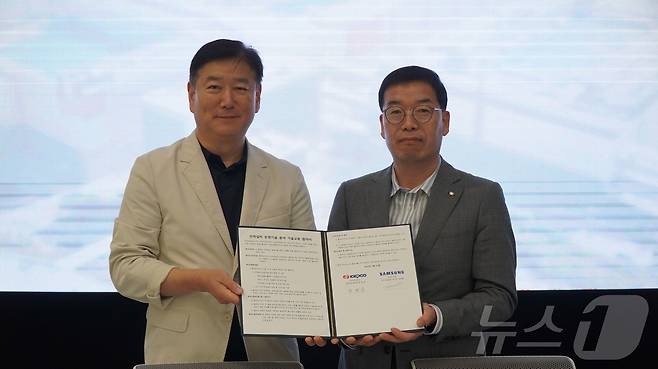 한국전력공사와 삼성전자는 지난 23일 전력설비 운영분야 기술교류 양해각서(MOU)를 체결했다.(한전 제공)