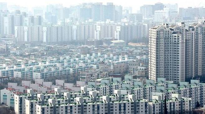 24일 리얼투데이가 한국부동산원 자료를 분석한 결과 5월 4주 전국 아파트 매매가격지수는 전주대비 0.01% 상승한 것으로 나타났다.ⓒ뉴시스