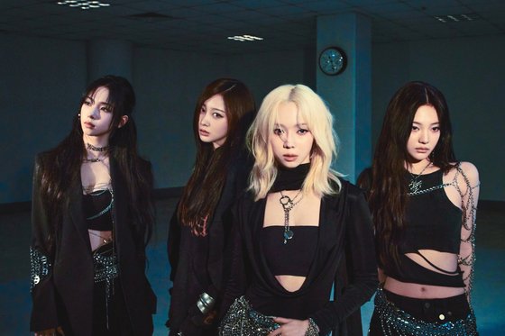 에스파는 선공개곡 '슈퍼노바'로 멜론 차트 1위에 올랐다. 사진 SM엔터테인먼트