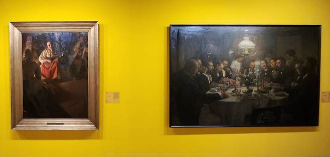 “A Musical Family” by Swedish artist Anders Zorn (left) and “An Artist’s Gathering” by Danish artist Viggo Johansen (Choi Si-young/The Korea Herald)