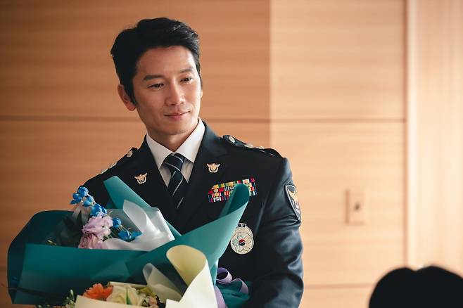 A scene from "Connection," starring Ji Sung (SBS)
