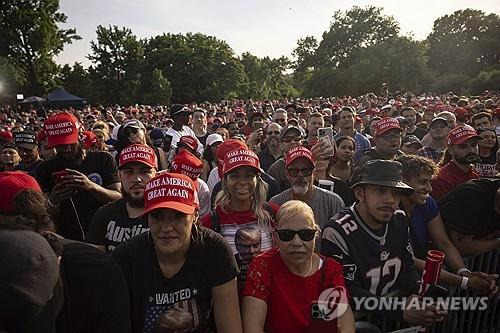 트럼프의 뉴욕 유세 참석한 청중들/사진=AP