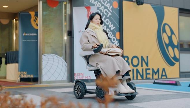 tvN 드라마 '선재 업고 튀어'에서 주인공 임솔이 면접을 보러 간 회사에 장애인 편의시설이 없다는 이유로 탈락했다 / 사진 = tvN 캡처
