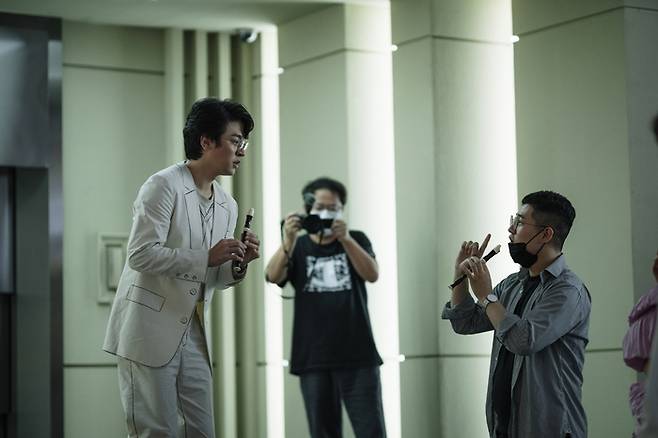 코코더 씬을 상의하는 박정민, 사진제공|넷플릭스