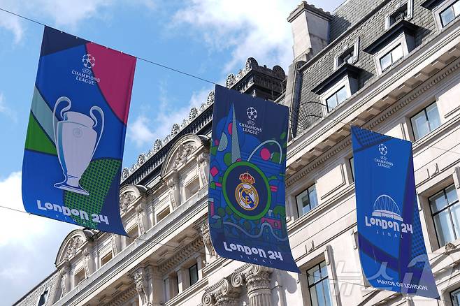 24일(현지시간) 영국 런던 거리에 2024 유럽축구연맹 팸피언스리그 결승전을 앞두고 현수막이 걸려 있다. 2024.05.24/ ⓒ 로이터=뉴스1 ⓒ News1 권진영 기자