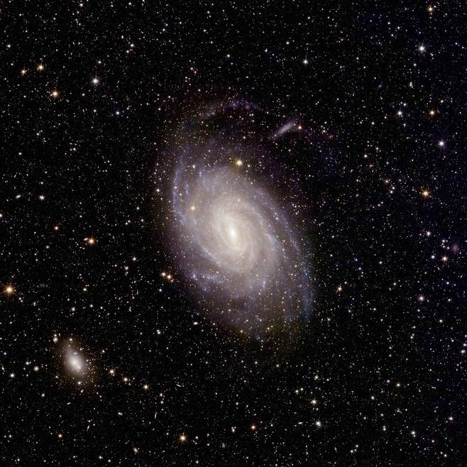 공작자리 방향으로 3100만광년 거리에 있는 나선은하 NGC 6744. 유럽우주국 제공